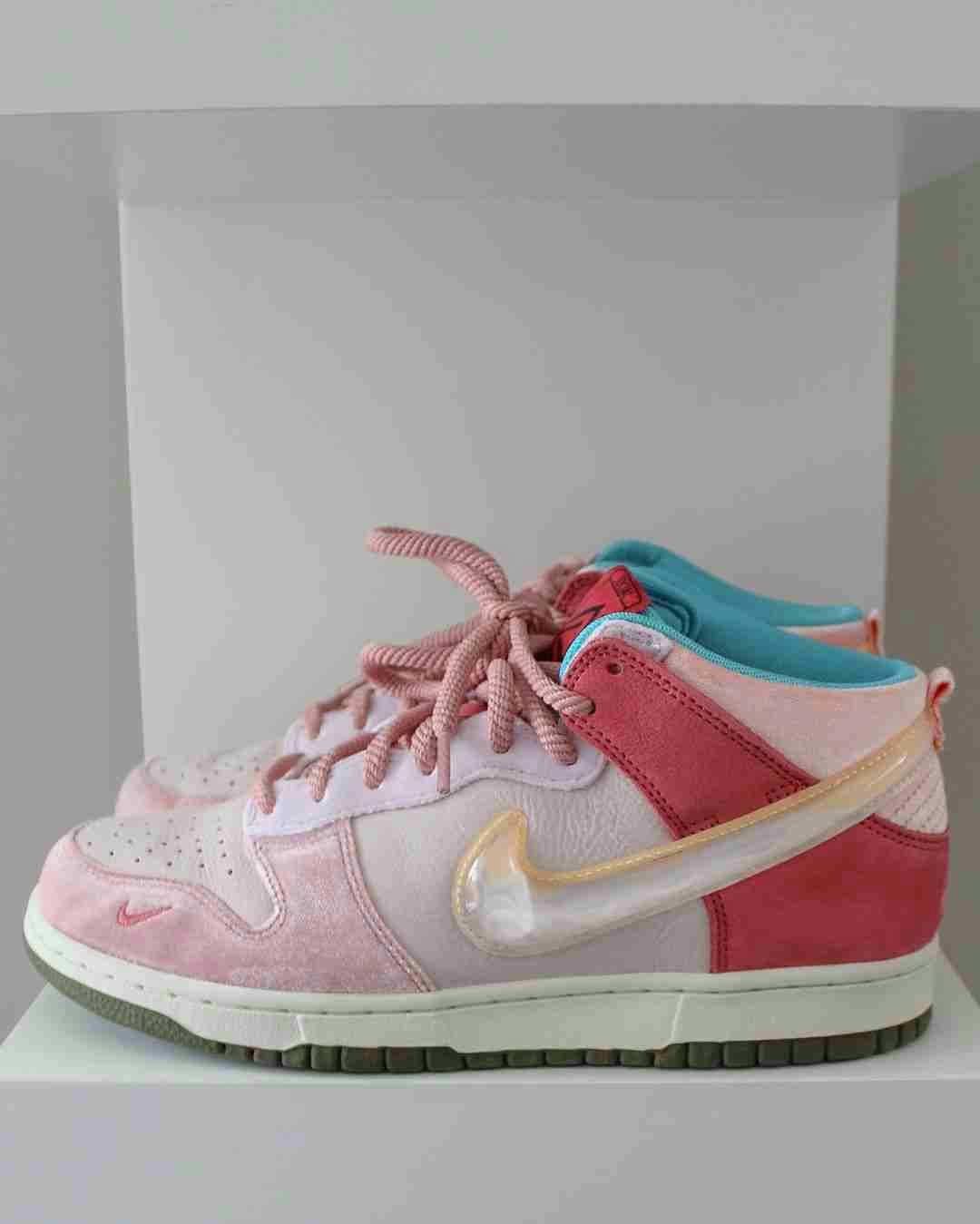 Social Status x Nike Dunk Mid 'Strawberry Milk' DJ1173-600 Social Status x Nike Dunk Mid 'Strawberry Milk' DJ1173-600